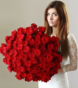 101 Red Naomi Roses